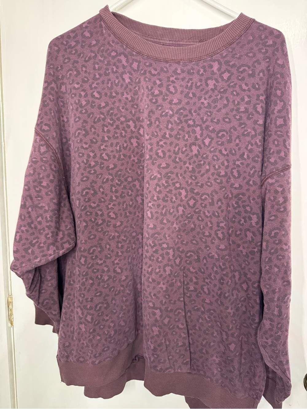 American Eagle ahh-mazingly soft Mauve Leopard Print Sweatshirt